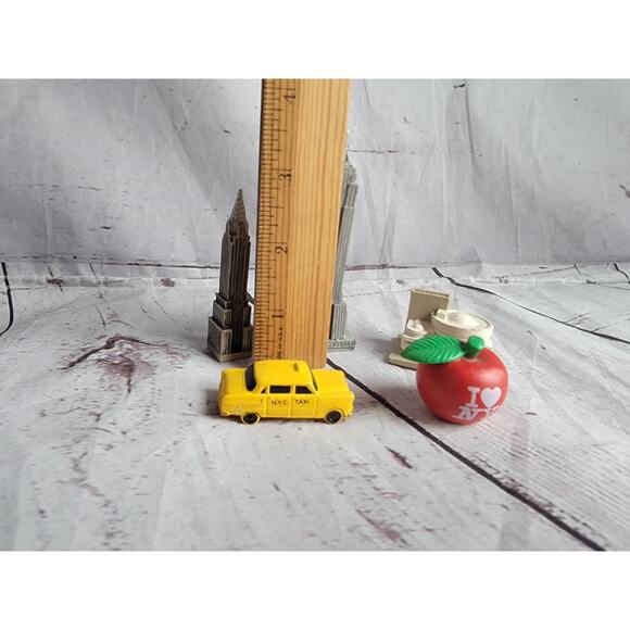 Safari Ltd New York City Toob Miniature Toy Figurine Set for Kids Incomplete - Picture 5 of 5